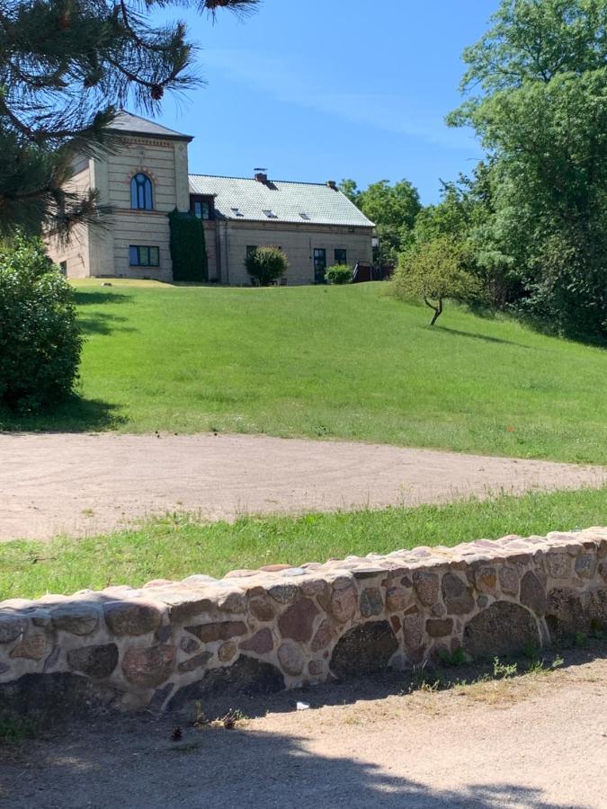 Historisches Gebaeude " Rentmeisteramt" Basedow Basedow  المظهر الخارجي الصورة